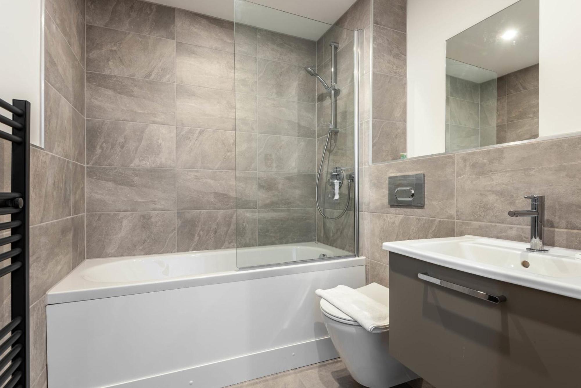 Stayzeni, Ouse Court Smart 2 Bed Flat Apartment *
